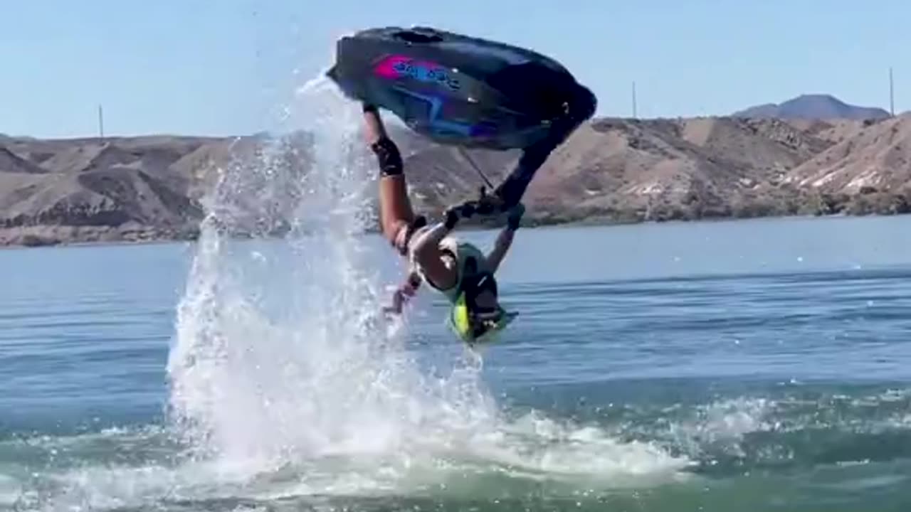 Crazy skills (via:@demi.hcjetskigirl)