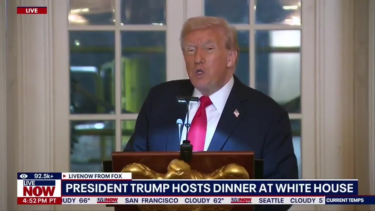 Trump shows model of triumphal arch to be built in near the Arlington Memorial