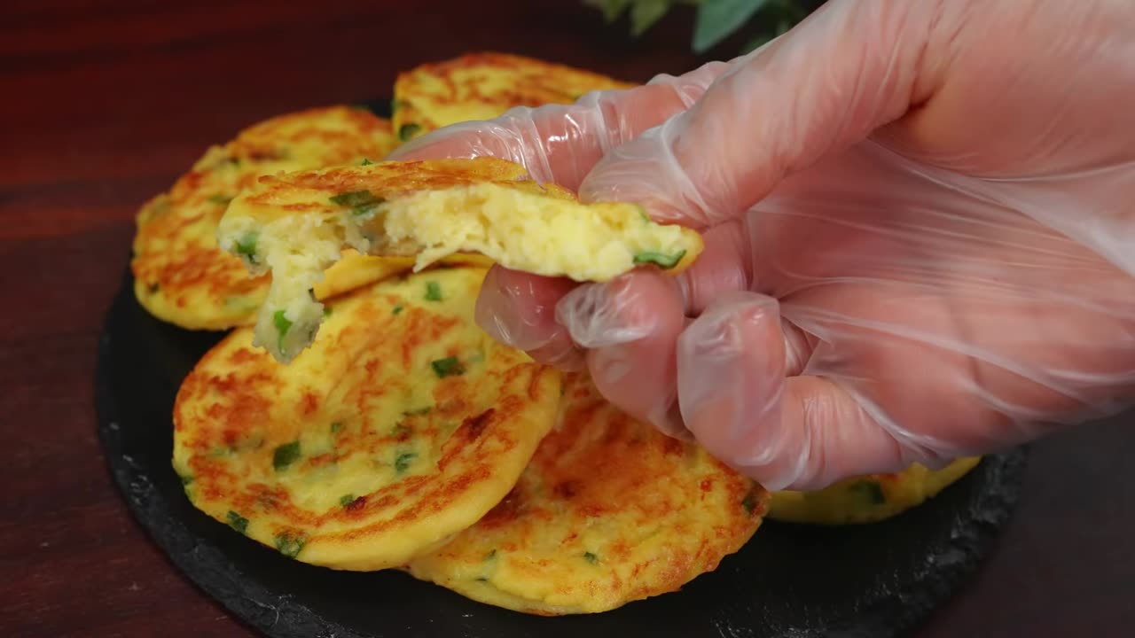 10 Minutes Breakfast Pancakes, Just Mash the Potatoes and Eggs, Delicious!