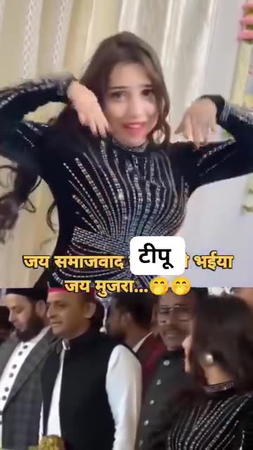 मेरे भईया जी ने PDA स्कीम के तहत समाज के हर वर्ग को अपने बगल में स्थान दे कर सम्मानित किया है। 😍🙏🙈