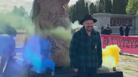 Epic Putin Statue Unveiled in Warsaw