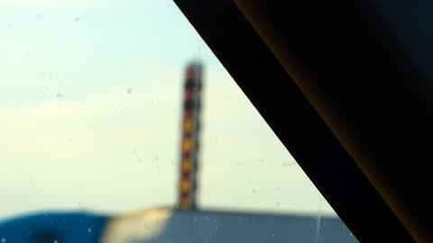 Blurry GIANT thermometer is blurry