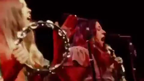The Mamas & the Papas performing California Dreamin' without lip-syncing (1967)