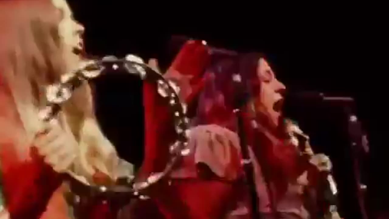 The Mamas & the Papas performing California Dreamin without lip-syncing (1967)