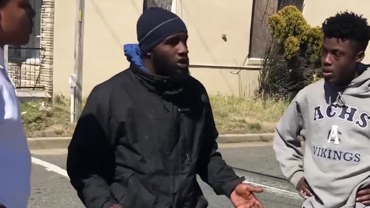 Stranger Stops Street Fight to Teach Respect – What Happens Next Will Shock You