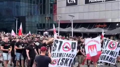 "Stop Islam in Poland!" Polish patriots have very clear ideas.