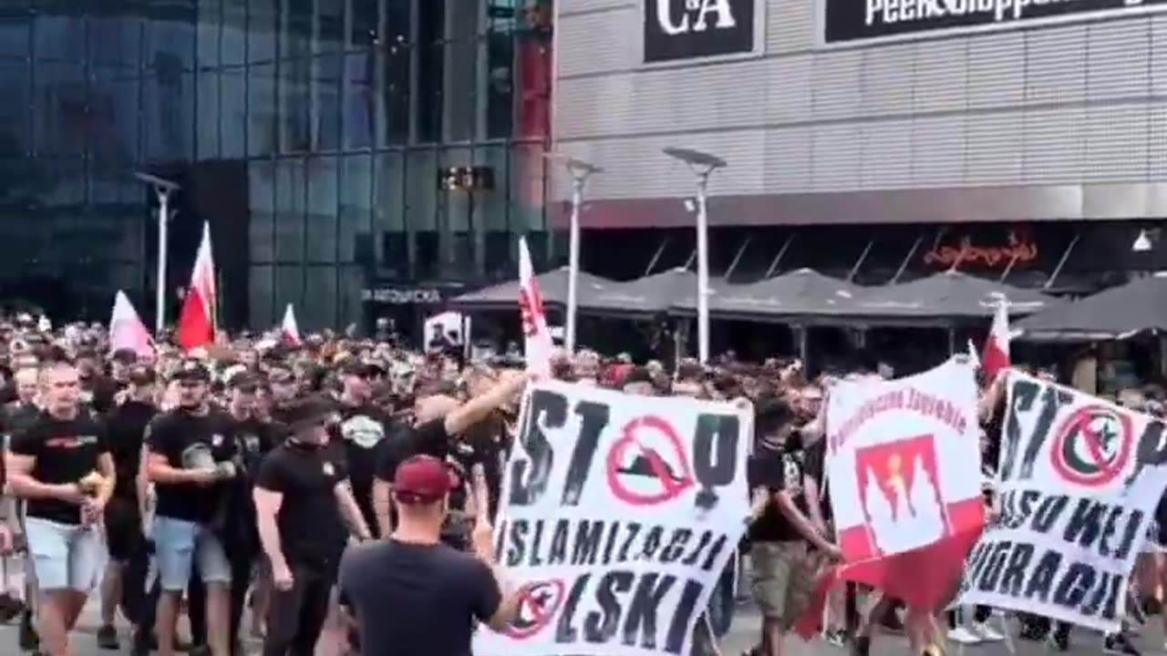 "Stop Islam in Poland!" Polish patriots have very clear ideas.