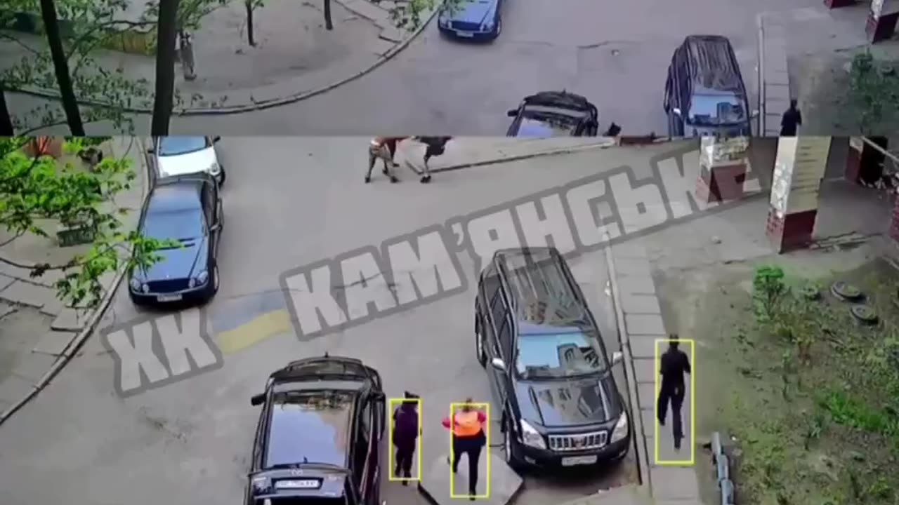 🇺🇦Ukrainian soldier home for Easter with his gun get’s into an altercation..