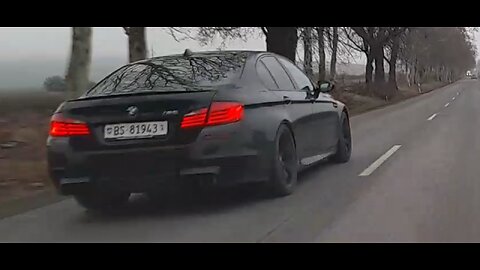 Egy újabb téveszmés, közveszélyes, elmebeteg, száguldozó!