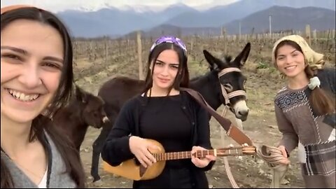 3 girls, 2 donkeys and a Guitar / Trio Mandili - Kakhuri