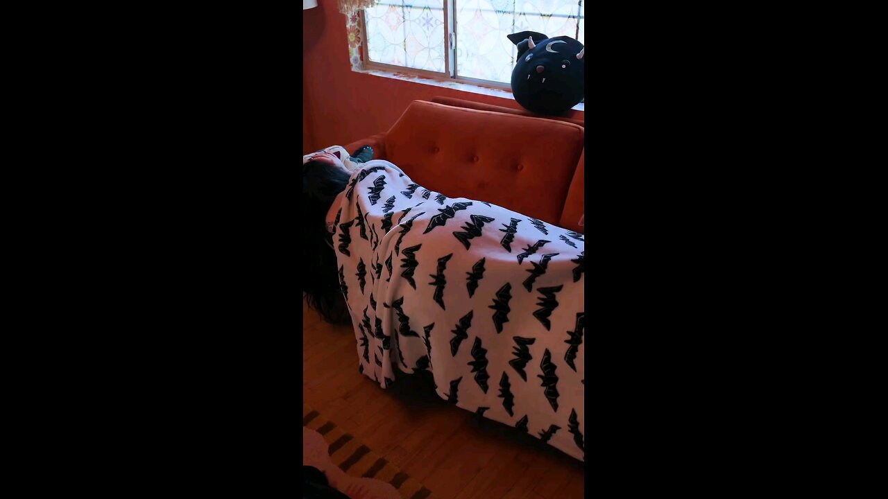 ugly or no ?? شاهد رجل يرينا ماخرة زوجته Watch a man showing us his wife's big behind 🍑👅🍑