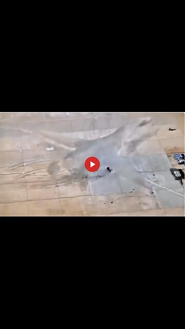 Now you see it now you don't. What is going on here? Found on Google maps. ✈️