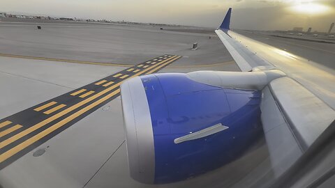 Vegas Dust storm Takeoff in a United Boeing 737 MAX 9 with Las Vegas Strip View