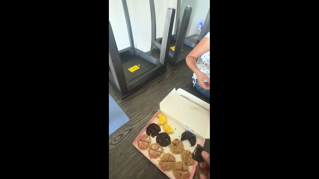 Taste testing “Crumbl Cookie” #familytime #crumblcookie