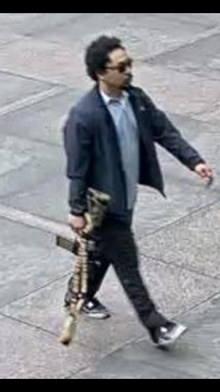 🚨BREAKING: Pray for Midtown Manhattan. Alleged shooter with AR rifle spotted.
