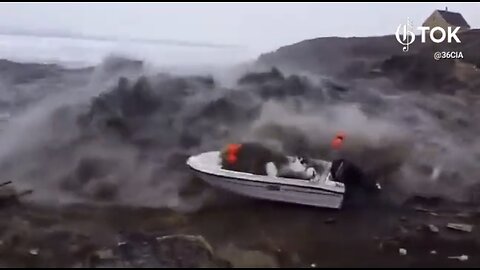 FISHERMEN ESCAPE TSUNAMI WAVE🌊🏃🚤🎣 📸UNLEASHED BY 8.8 MAGNITUDE MASSIVE EARTHQUAKE🌊🚣‍♀️🏃‍♂️💫