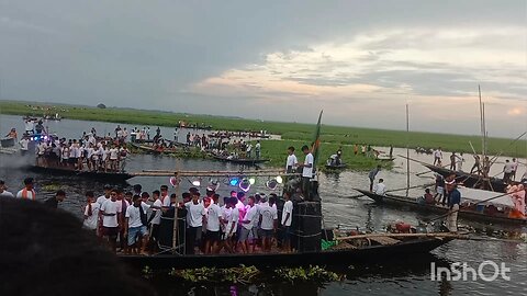 বাংলাদেশ খয়রান ব্রিজ অনেক দর্শক নাচানাচি করতেছে