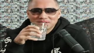 20211225文贵先生直播¹： #女孩找对象 2建议：1. 别找太帅、有钱、有权、有名、自恋的；2. 永远不要依靠爱情！很残酷，但很真实！ #爱情 是一定时间内冲动的结果