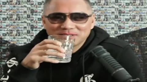 20211225文贵先生直播¹： #女孩找对象 2建议：1. 别找太帅、有钱、有权、有名、自恋的；2. 永远不要依靠爱情！很残酷，但很真实！ #爱情 是一定时间内冲动的结果