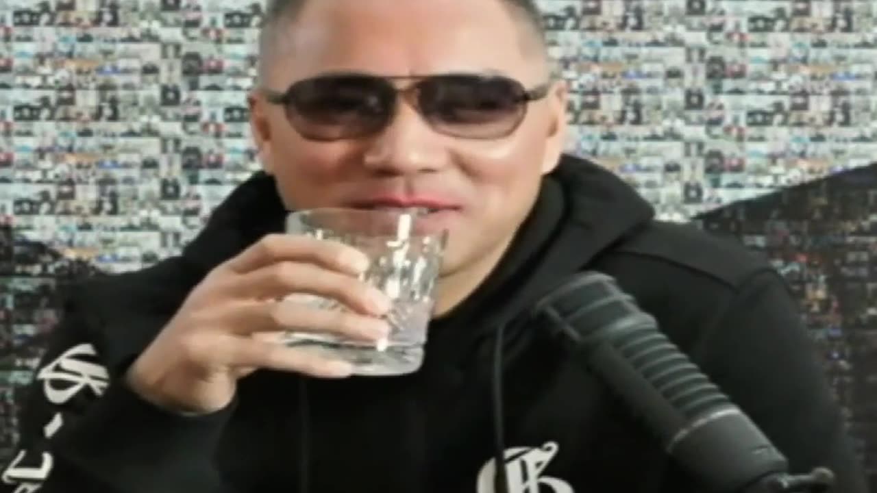 20211225文贵先生直播¹： #女孩找对象 2建议：1. 别找太帅、有钱、有权、有名、自恋的；2. 永远不要依靠爱情！很残酷，但很真实！ #爱情 是一定时间内冲动的结果