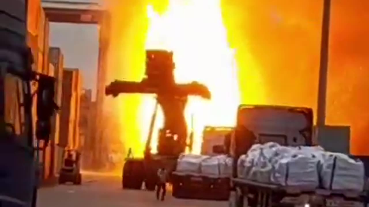 Massive explosion rocked Iraqi port