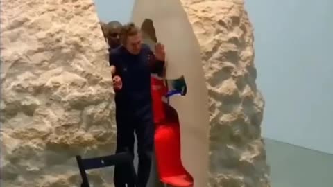 2017, artist Abraham Poincheval spent a week inside a limestone rock at the Palais de Tokyo, #ART