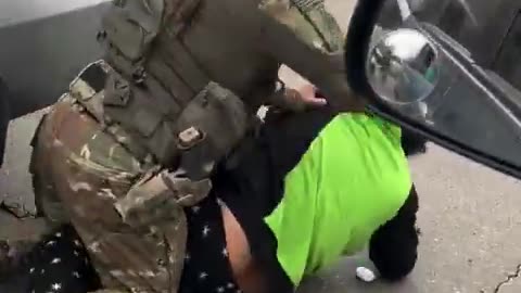 Lady tried to shove a door on a DHS agent and FAFO the hard way.