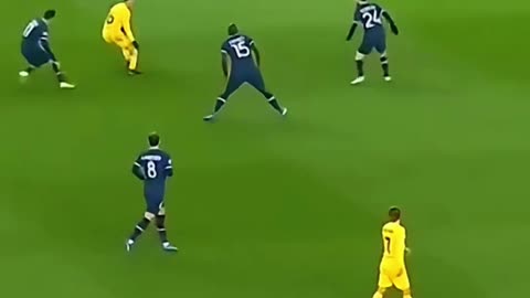 Pedri’s Real-Time Genius Under Pressure | First Touch & Half-Turn