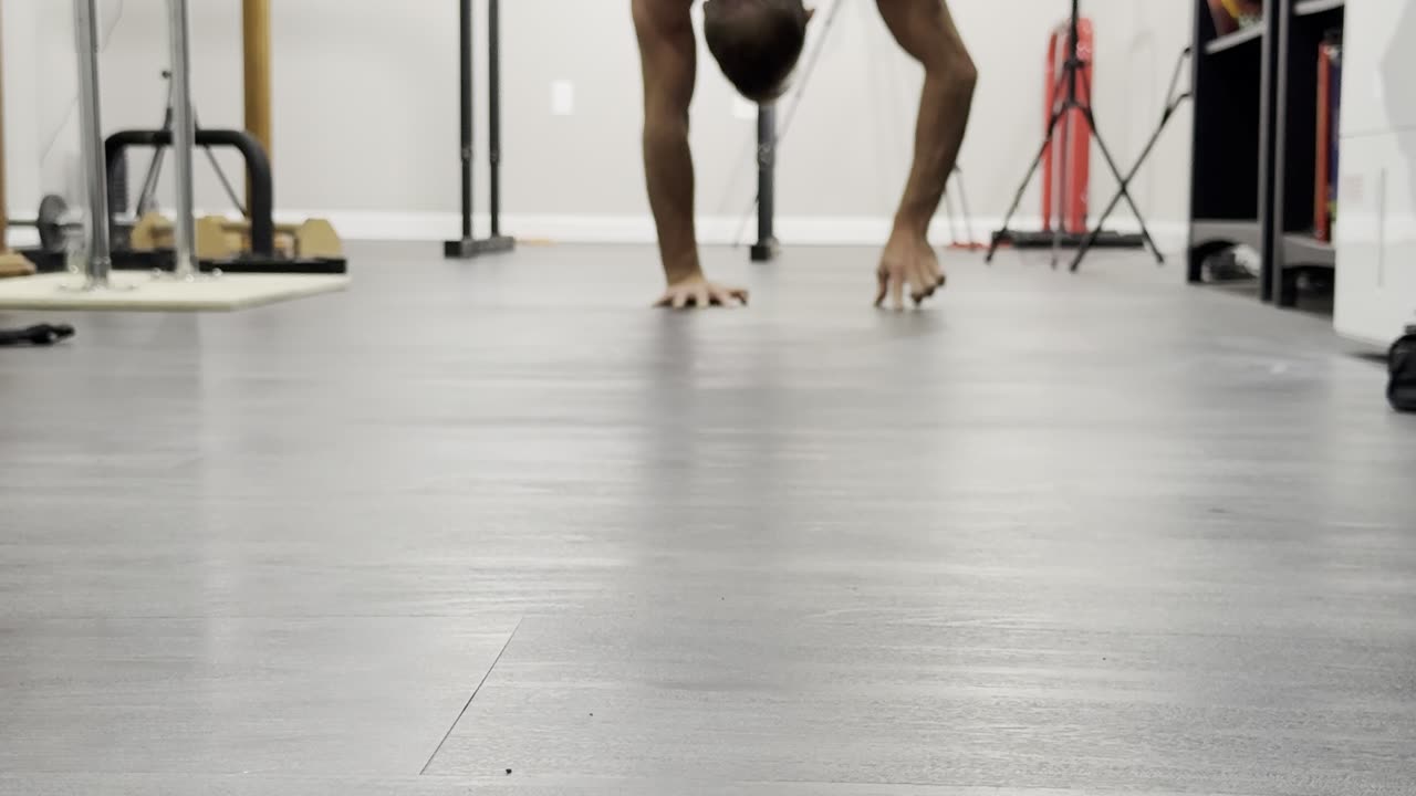 The Best Full Body Exercise – One Arm Handstand