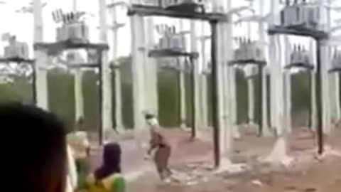 Brésil - L'installation HAARP au Brésil est saccagée par la population 💪🏽