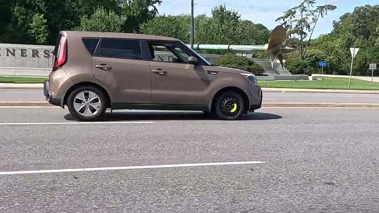 Kia "Driver" Almost Got Crushed leaving 7-11 trying to eat his lollipop