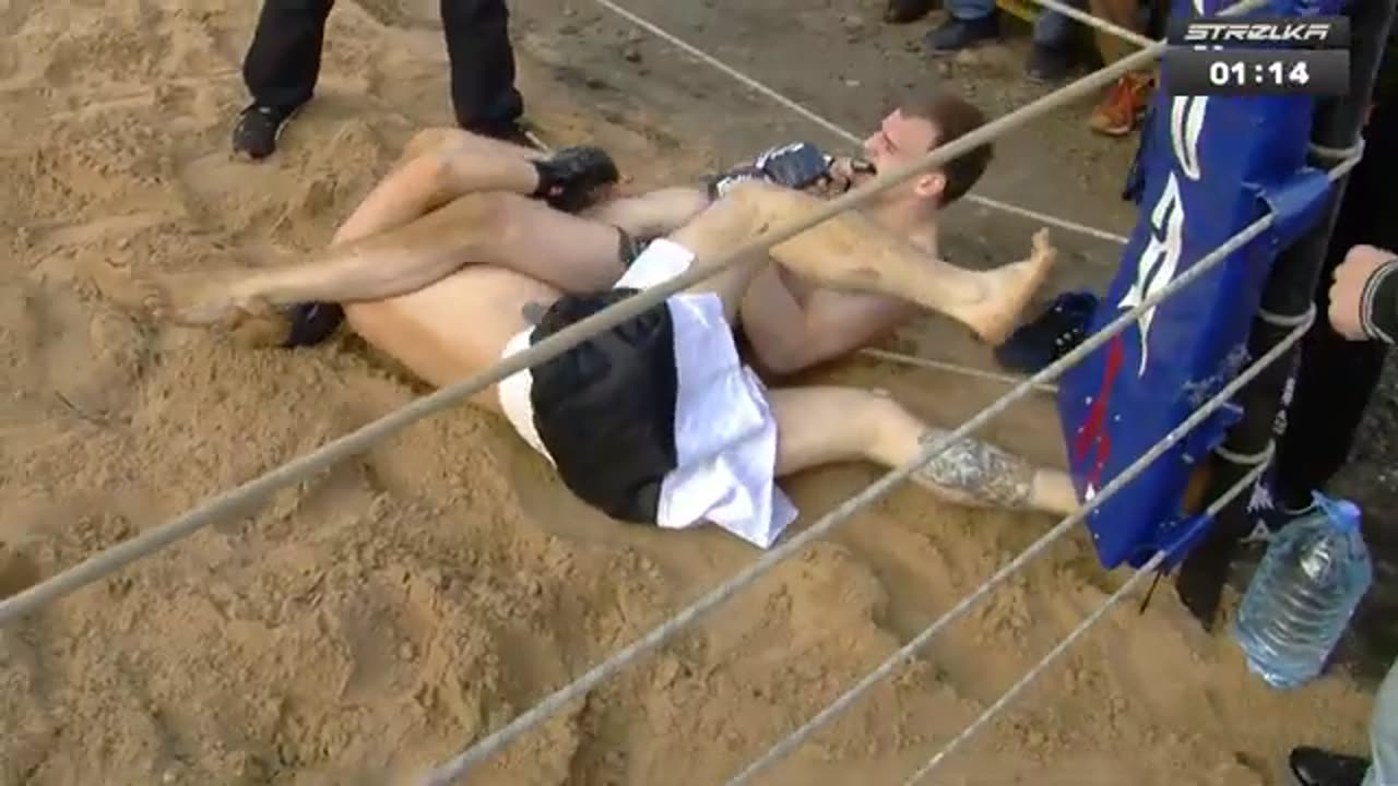 Костолом против Охранника, Бой ММА.