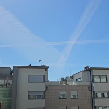 Brak chmur, ale za jest coś innego [Rumble Short]