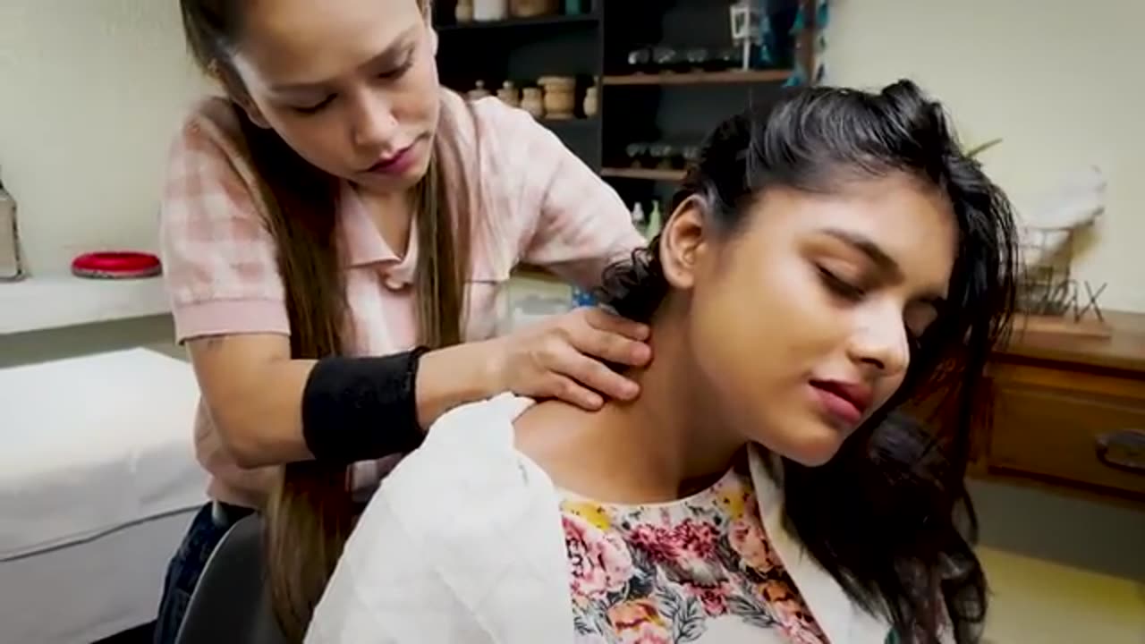 Hair cracking head massage therapy by Mikku Barber to reduce headache n Stress 💈ASMR