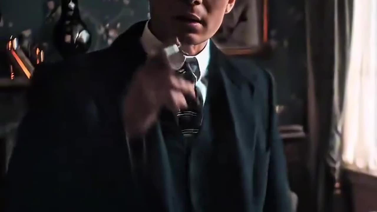 Tommy Shelby reads books 📚!