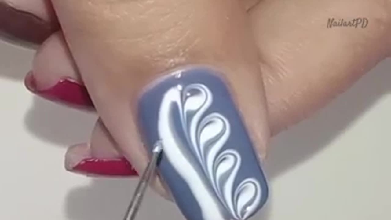How to make design on nail.