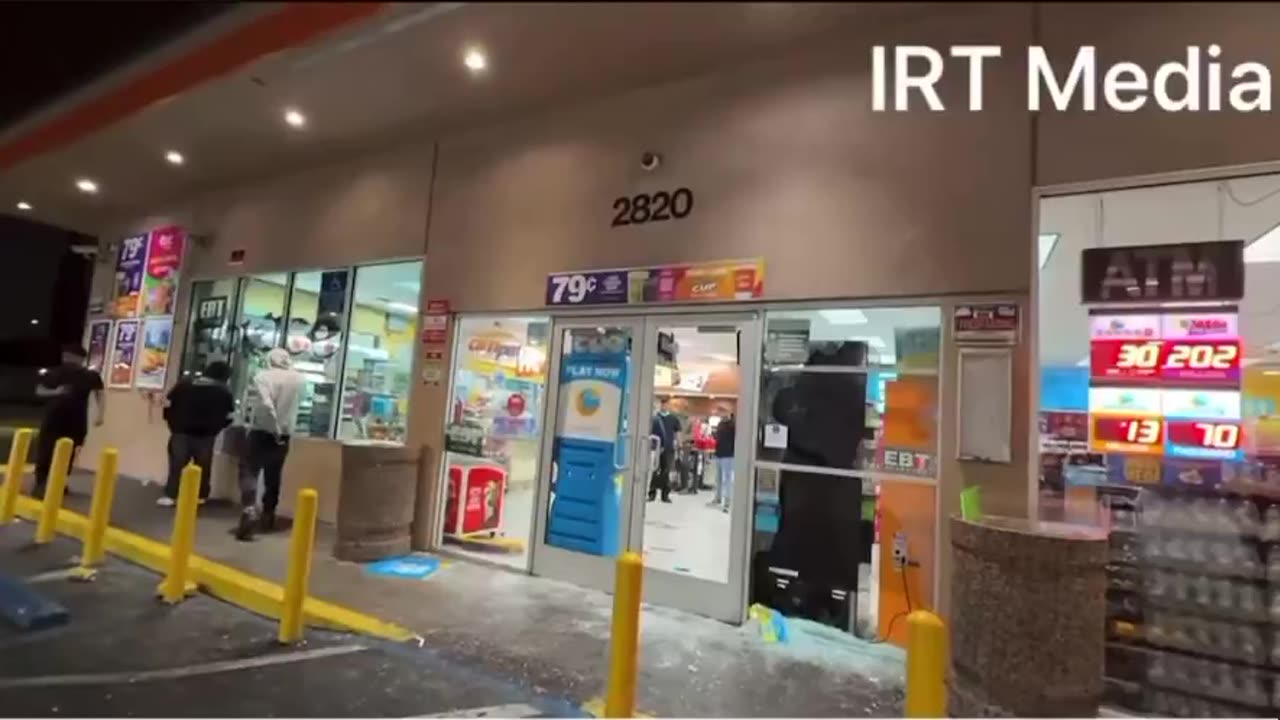 Mexicans, Blacks Looting