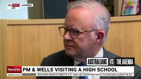 Teenage school girl tells Albo the social media ban is a bad idea and the Grinch Albo replies