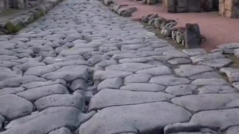 🇦🇺 Walk through deserted Pompeii, the ancient Roman city destroyed in 79 AD