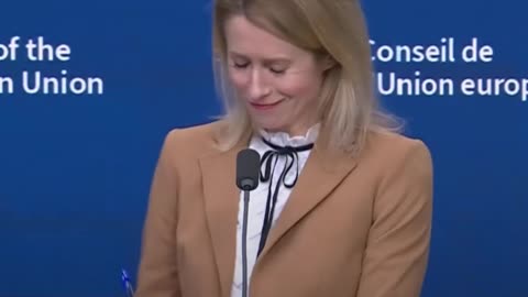 Kaja Kallas tose y la sala ríe tras una pregunta sobre negociar con Moscú
