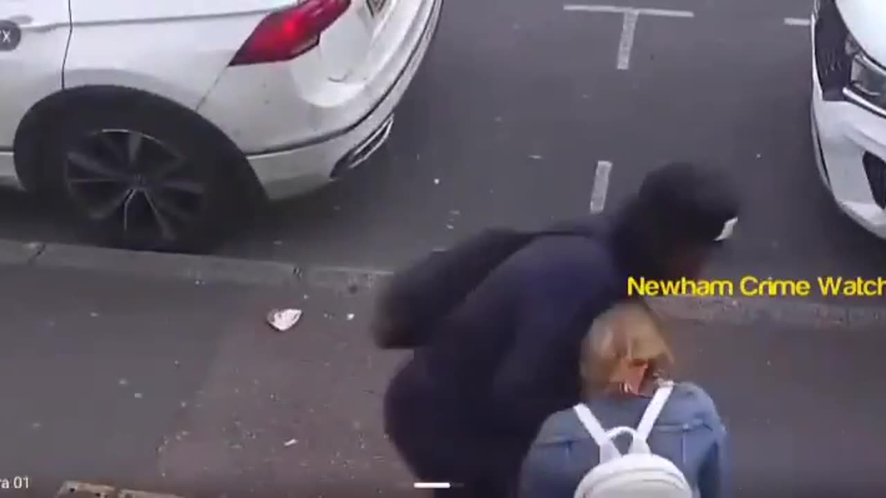 A woman had her phone taken in Manor Park, #London.