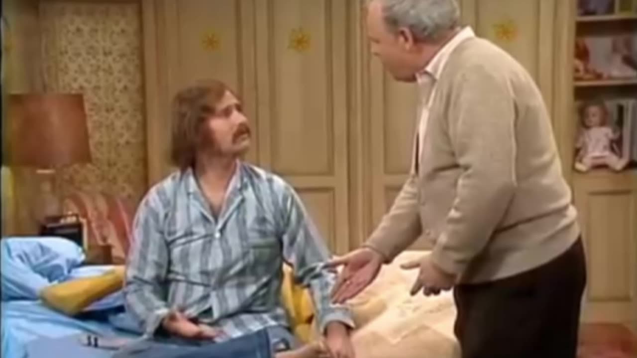 Archie Shows Meathead how to put on shoes #allinthefamily #normanlear