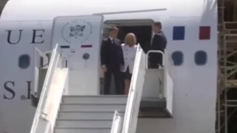 Hollow planes for hollow leaders...