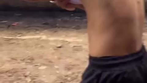 This video is great, it messed with those who are quiet! He got what he deserved.