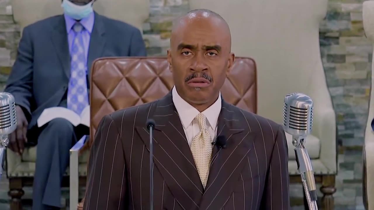 Pastor Gino Jennings: "How To Baptize The Correct Way"