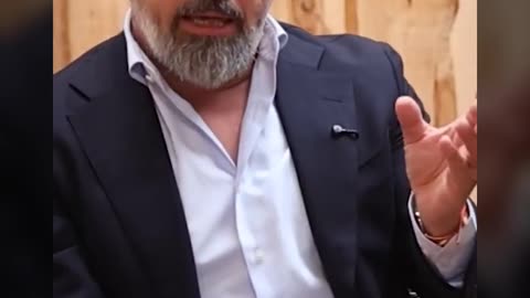 Santiago Abascal: Aquí un ilegal llega y sin más se le aloja en un hotel con piscina y gimnasio