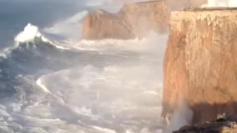🤯✨ Witness The Power of Massive Waves in Southern Portugal! | FeedMyCuriosity