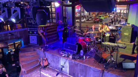 NASHVILLE TN LIVE BROADWAY STREET / PEOPLE WATCHING / BANDS WATCHING / BARS