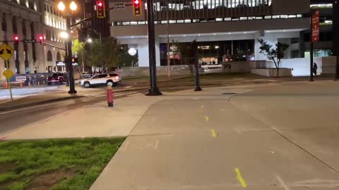 NASHVILLE TN LIVE BROADWAY STREET / PEOPLE WATCHING / BANDS WATCHING / BARS