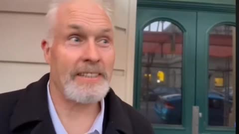 NZ Database Whistleblower on Vaccine Deaths Outside Court